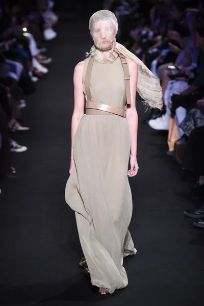 Look 32